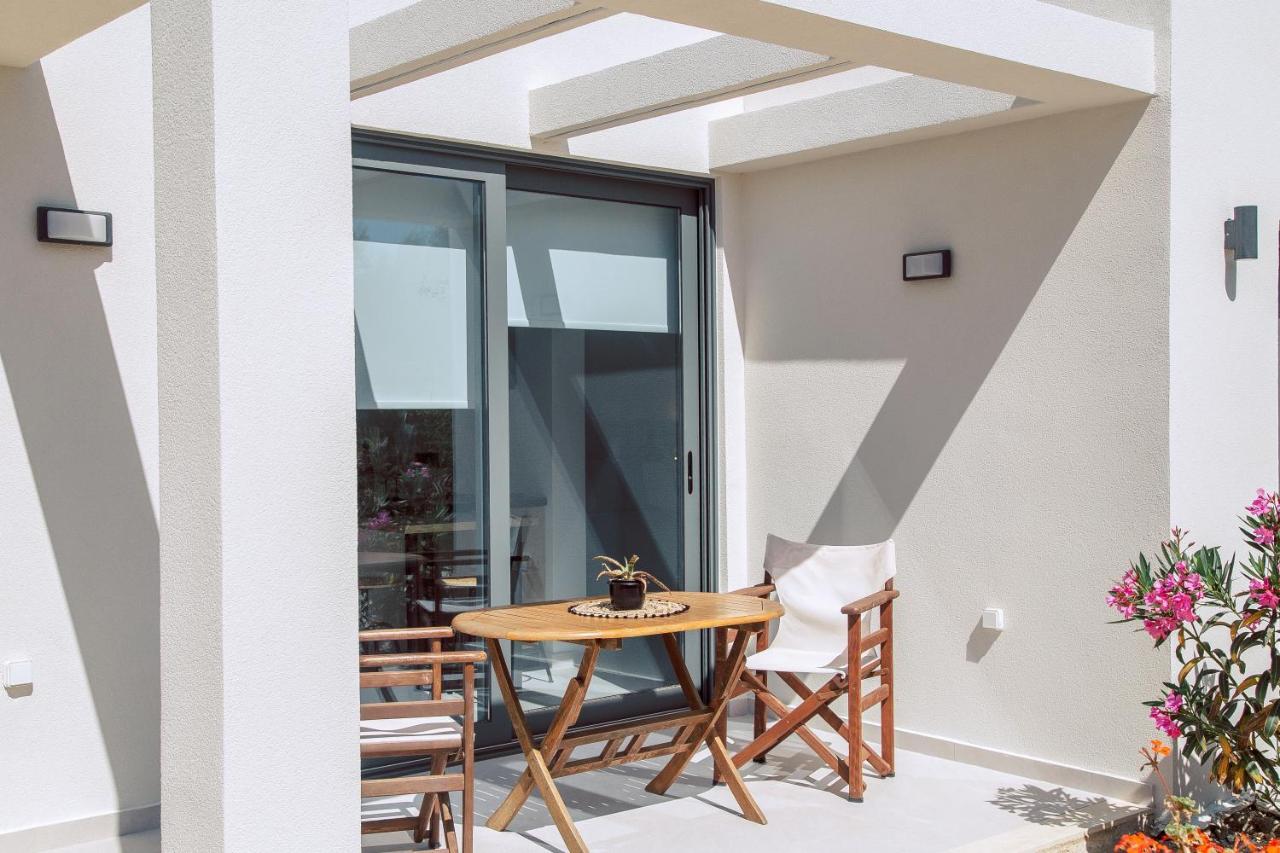Andromahi Apartments & Suite ลากานาส ภายนอก รูปภาพ