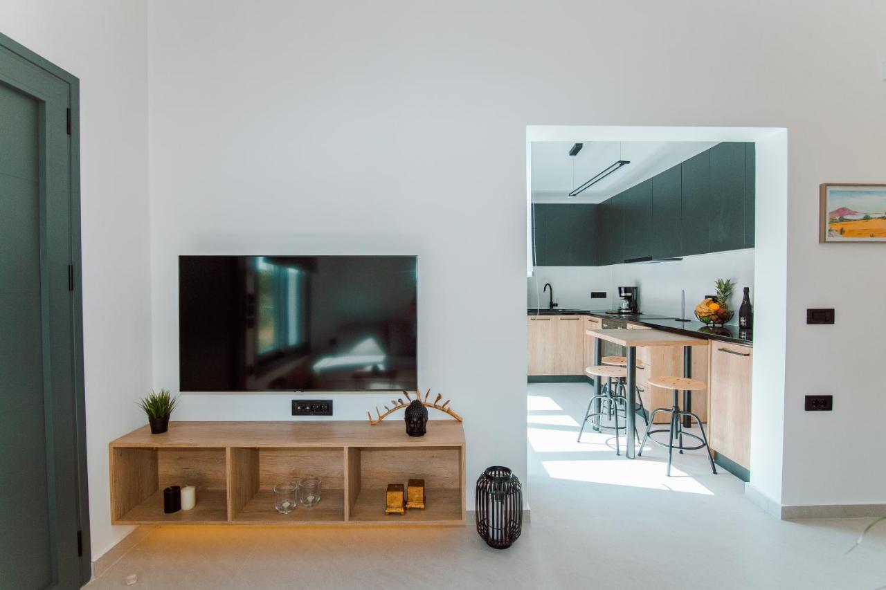 Andromahi Apartments & Suite ลากานาส ภายนอก รูปภาพ